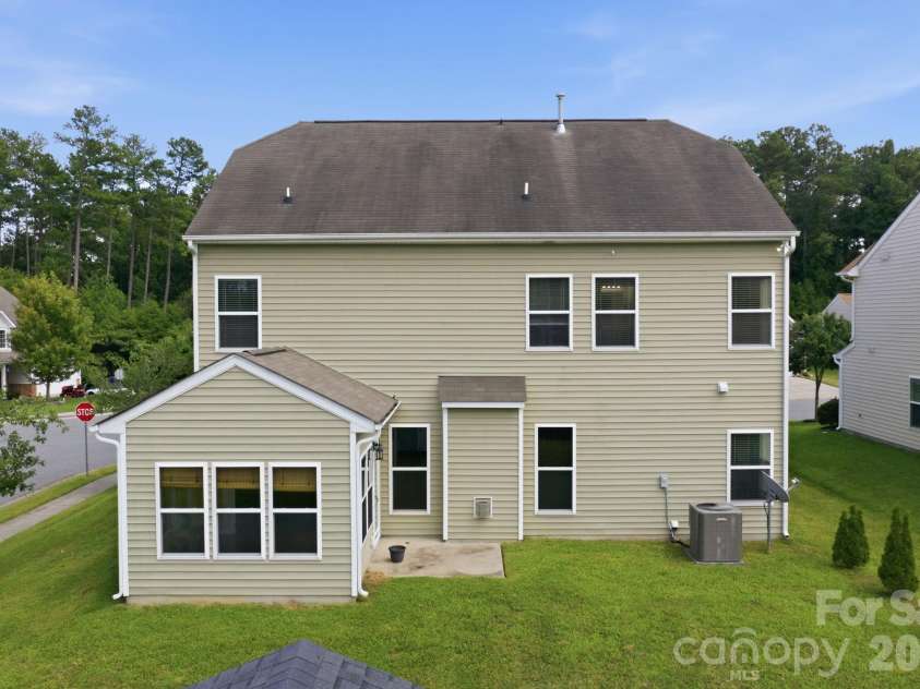 2233 Verde Creek Road, Charlotte, NC 28214.  MLS# CAR4396797, YatesRealty ID 42929. 