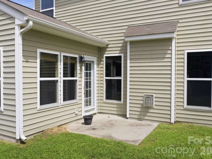 2233 Verde Creek Road, Charlotte, NC 28214.  MLS# CAR4396797, YatesRealty ID 42929. 