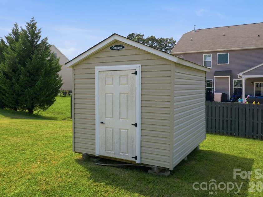 2233 Verde Creek Road, Charlotte, NC 28214.  MLS# CAR4396797, YatesRealty ID 42929. 
