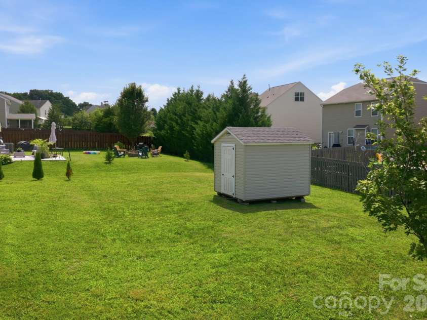 2233 Verde Creek Road, Charlotte, NC 28214.  MLS# CAR4396797, YatesRealty ID 42929. 