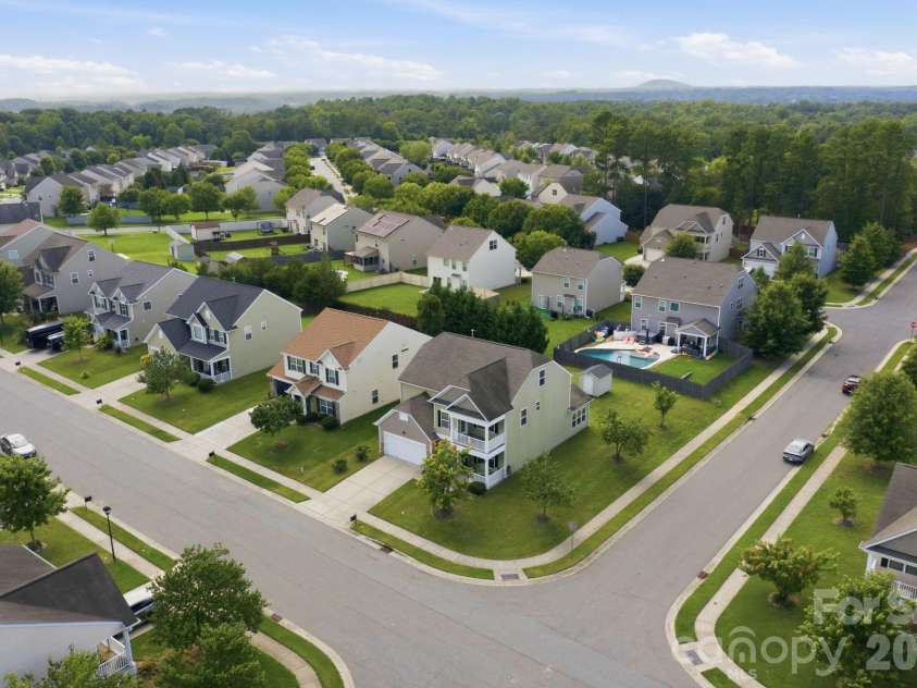 2233 Verde Creek Road, Charlotte, NC 28214.  MLS# CAR4396797, YatesRealty ID 42929. 