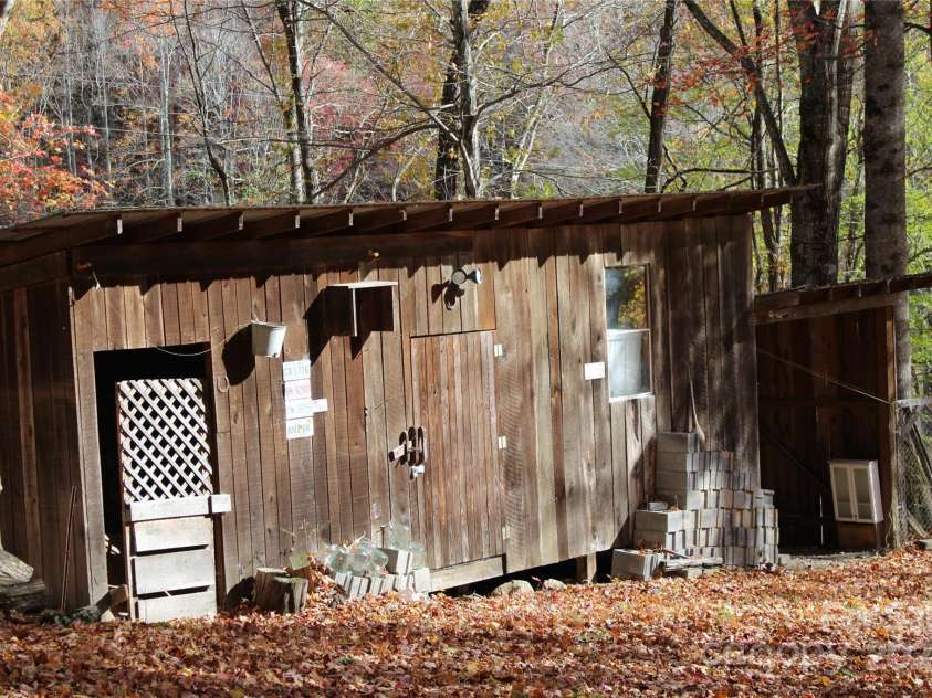 1571 Roaring Fork Road, Burnsville, NC 28714.  MLS# CAR4309867, YatesRealty ID 4293. 