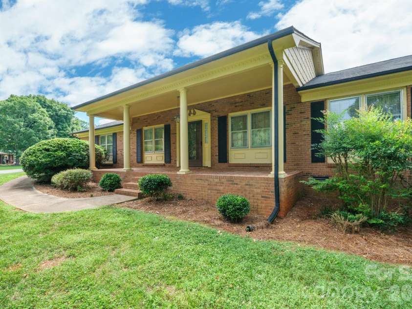 1602 Arden Drive, Lincolnton, NC 28092.  MLS# CAR4402185, YatesRealty ID 42930. 
