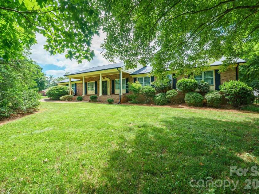1602 Arden Drive, Lincolnton, NC 28092.  MLS# CAR4402185, YatesRealty ID 42930. 