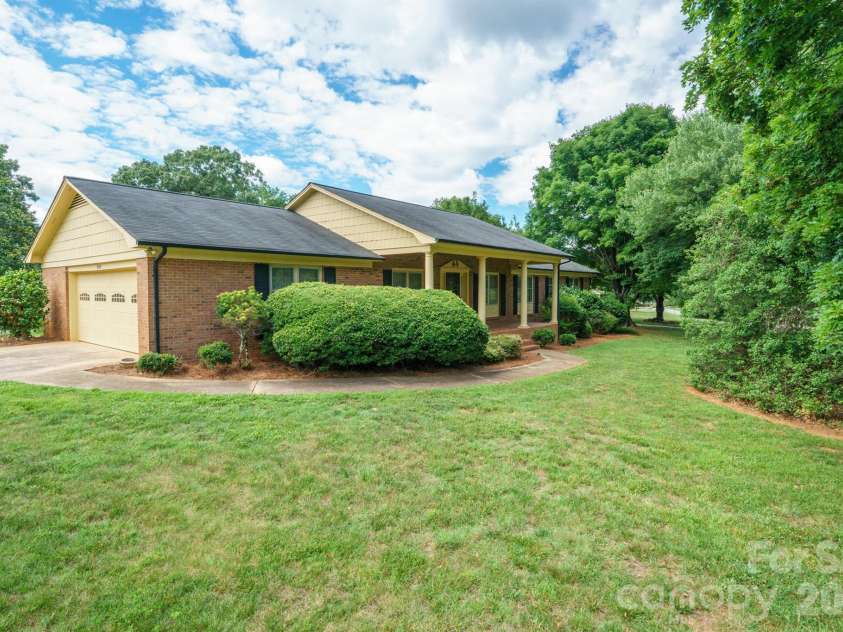 1602 Arden Drive, Lincolnton, NC 28092.  MLS# CAR4402185, YatesRealty ID 42930. 