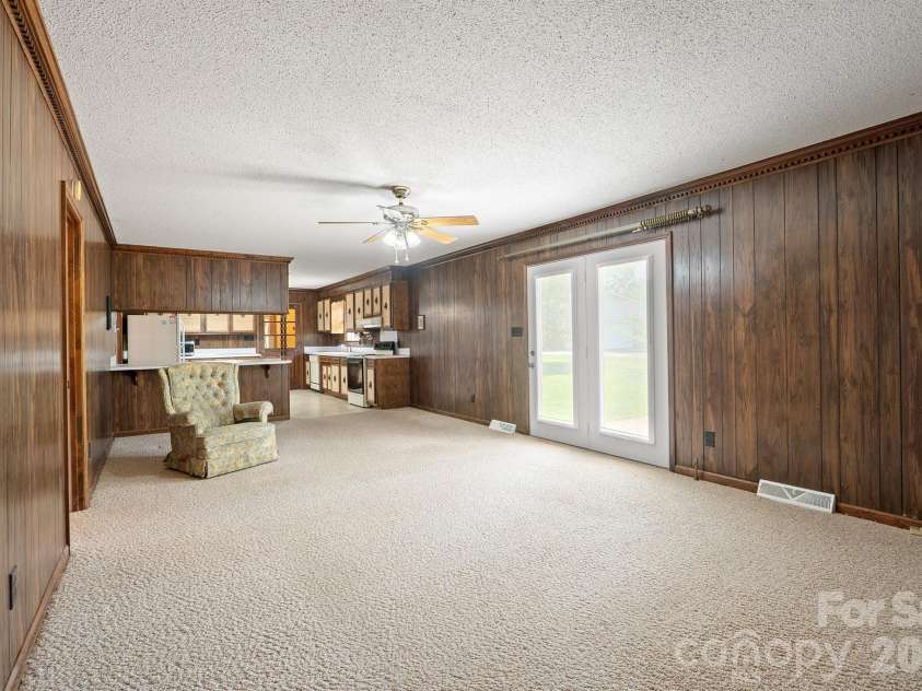 1602 Arden Drive, Lincolnton, NC 28092.  MLS# CAR4402185, YatesRealty ID 42930. 