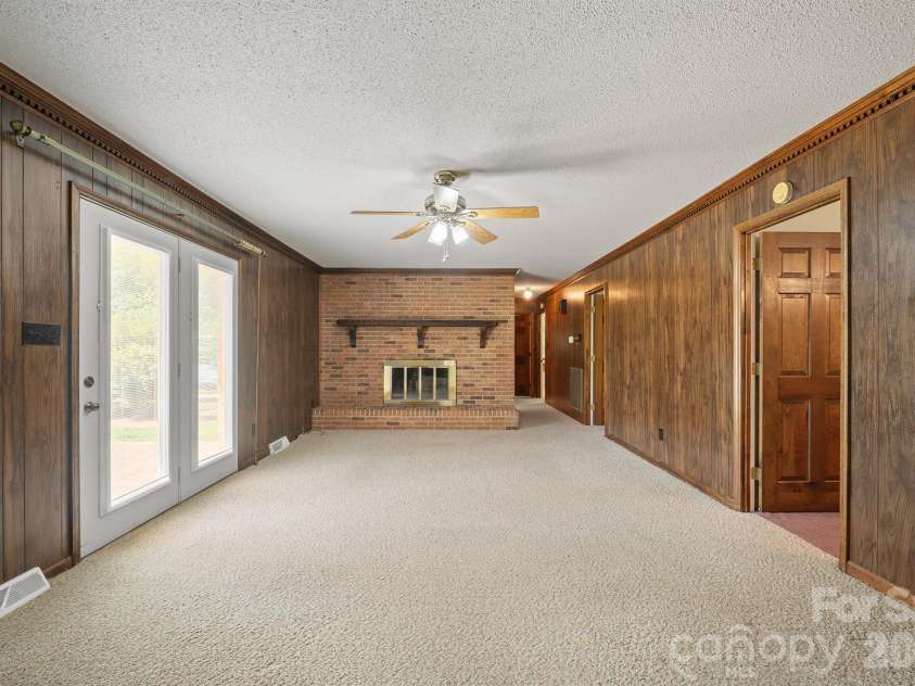 1602 Arden Drive, Lincolnton, NC 28092.  MLS# CAR4402185, YatesRealty ID 42930. 