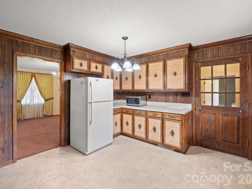 1602 Arden Drive, Lincolnton, NC 28092.  MLS# CAR4402185, YatesRealty ID 42930. 