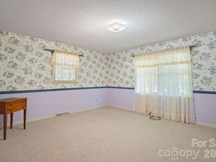 1602 Arden Drive, Lincolnton, NC 28092.  MLS# CAR4402185, YatesRealty ID 42930. 