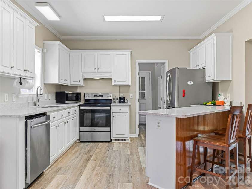 1082 Main Street, Mars Hill, NC 28754.  MLS# CAR4406636, YatesRealty ID 42931. Great kitchen with breakfast bar, easy flow to the large deck outside.