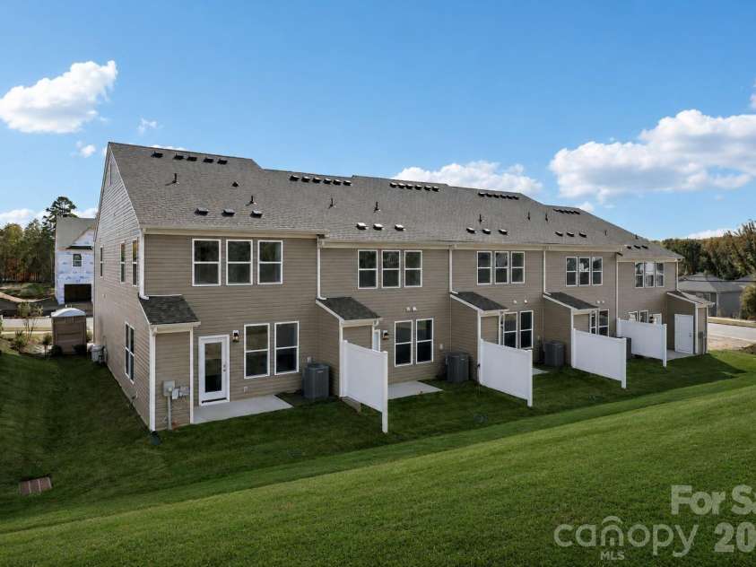 7629 Ethora Way, Charlotte, NC 28216.  MLS# CAR4382642, YatesRealty ID 42932. 