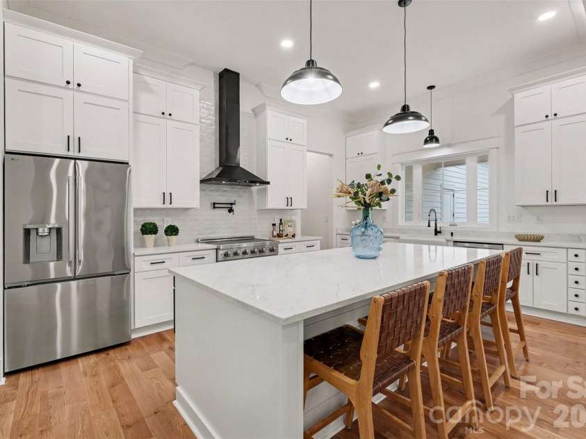 6609 McNeely Road, Waxhaw, NC 28173.  MLS# CAR4366407, YatesRealty ID 42933. Chefs will drool over your new Mac Daddy kitchen.