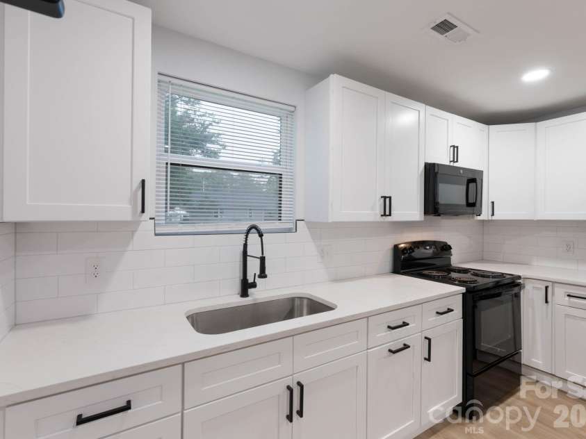 615 Saunders Avenue, Newton, NC 28658.  MLS# CAR4411983, YatesRealty ID 42935. 