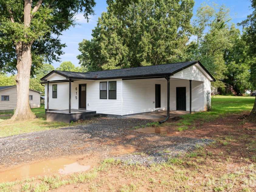 615 Saunders Avenue, Newton, NC 28658.  MLS# CAR4411983, YatesRealty ID 42935. 