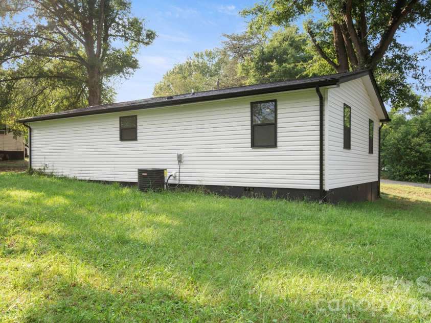 615 Saunders Avenue, Newton, NC 28658.  MLS# CAR4411983, YatesRealty ID 42935. 