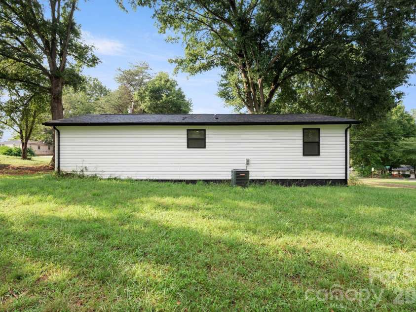 615 Saunders Avenue, Newton, NC 28658.  MLS# CAR4411983, YatesRealty ID 42935. 