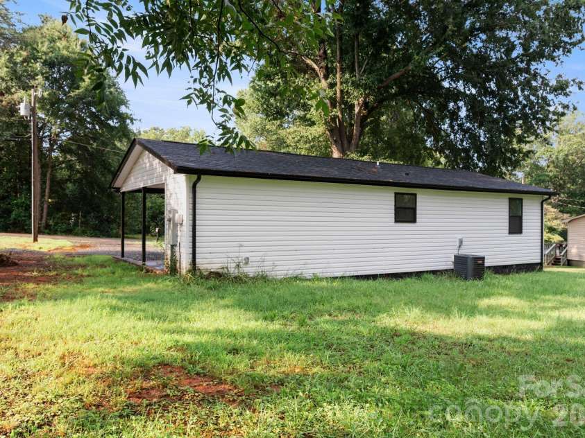 615 Saunders Avenue, Newton, NC 28658.  MLS# CAR4411983, YatesRealty ID 42935. 