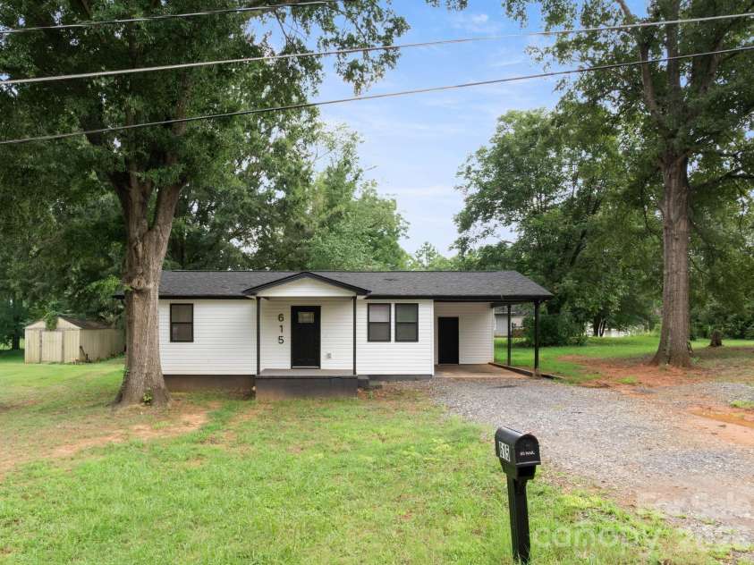 615 Saunders Avenue, Newton, NC 28658.  MLS# CAR4411983, YatesRealty ID 42935. 
