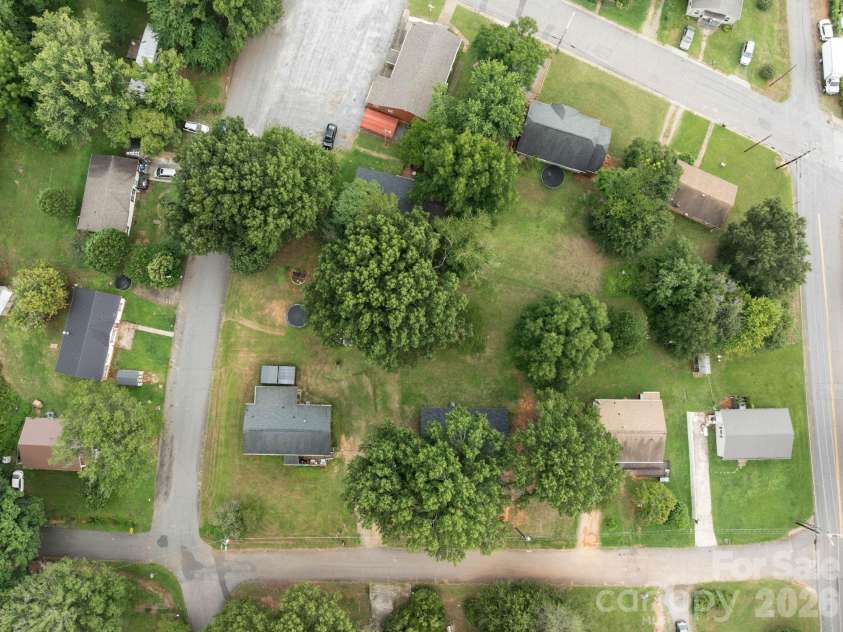 615 Saunders Avenue, Newton, NC 28658.  MLS# CAR4411983, YatesRealty ID 42935. 