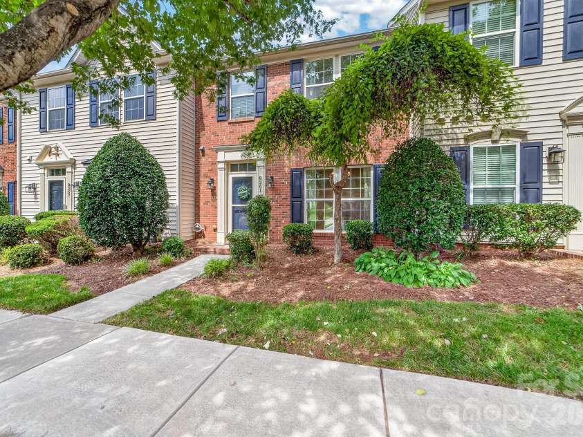 8261 Bridgegate Drive, Huntersville, NC 28078.  MLS# CAR4406688, YatesRealty ID 42936. 