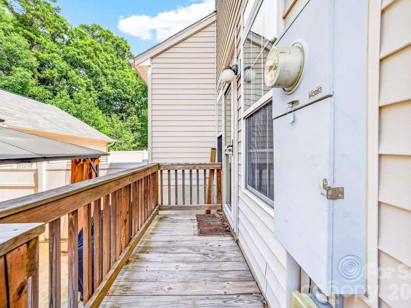 8261 Bridgegate Drive, Huntersville, NC 28078.  MLS# CAR4406688, YatesRealty ID 42936. Back deck