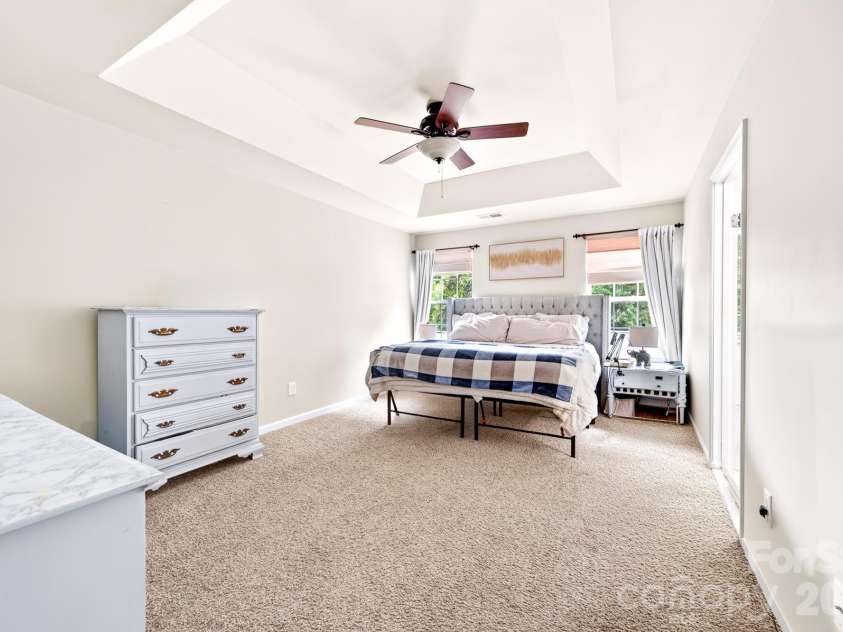 8261 Bridgegate Drive, Huntersville, NC 28078.  MLS# CAR4406688, YatesRealty ID 42936. Bright, light primary bed