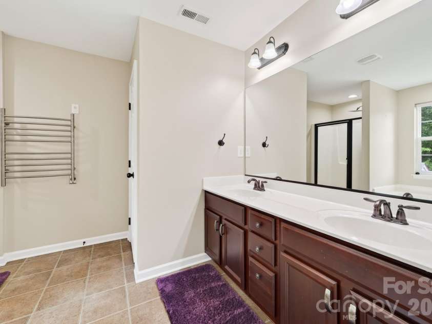 8261 Bridgegate Drive, Huntersville, NC 28078.  MLS# CAR4406688, YatesRealty ID 42936. Dual sink/vanity in primary