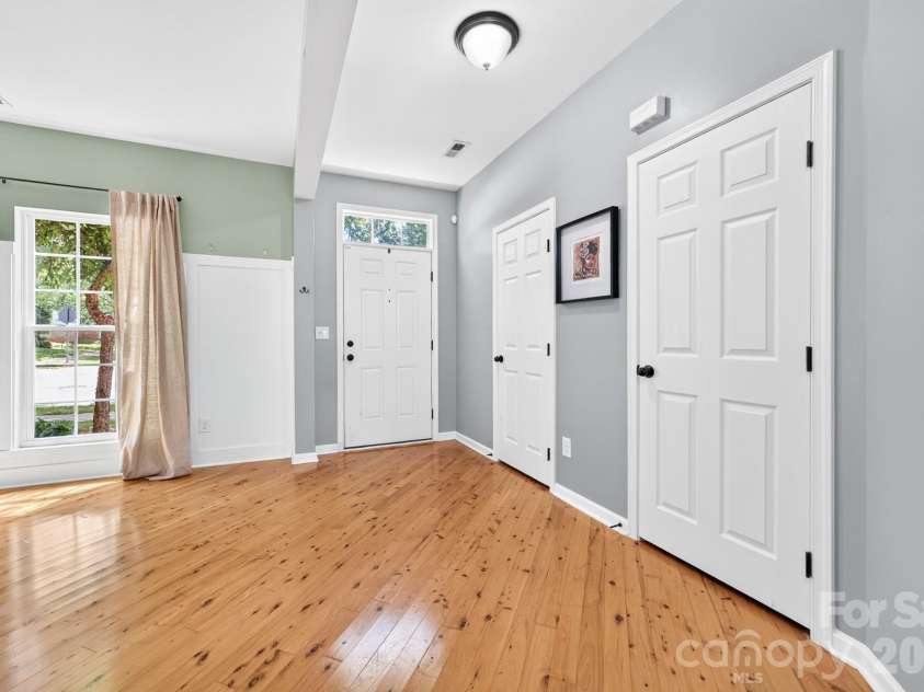 8261 Bridgegate Drive, Huntersville, NC 28078.  MLS# CAR4406688, YatesRealty ID 42936. Entry and first floor 1/2 bath