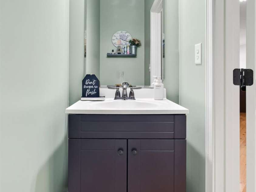 8261 Bridgegate Drive, Huntersville, NC 28078.  MLS# CAR4406688, YatesRealty ID 42936. Half bath