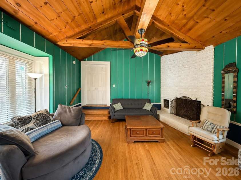 404 Fairview Drive, Lexington, NC 27292.  MLS# CAR4396950, YatesRealty ID 42937. 