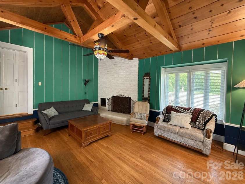 404 Fairview Drive, Lexington, NC 27292.  MLS# CAR4396950, YatesRealty ID 42937. 
