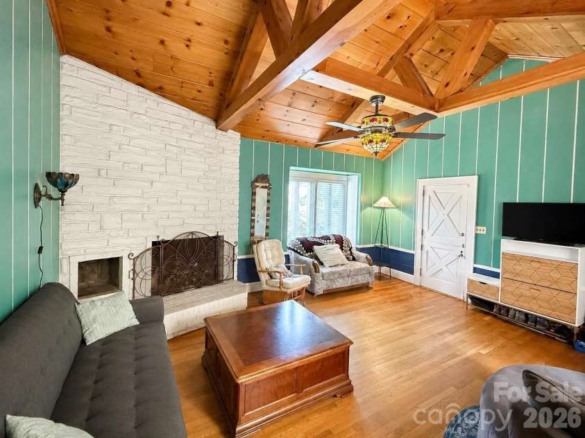 404 Fairview Drive, Lexington, NC 27292.  MLS# CAR4396950, YatesRealty ID 42937. 