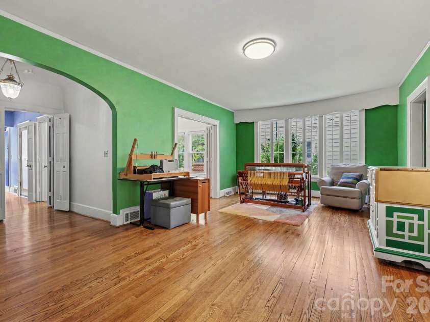 404 Fairview Drive, Lexington, NC 27292.  MLS# CAR4396950, YatesRealty ID 42937. 