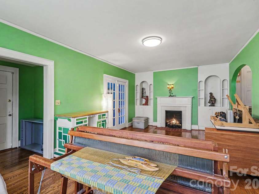 404 Fairview Drive, Lexington, NC 27292.  MLS# CAR4396950, YatesRealty ID 42937. 