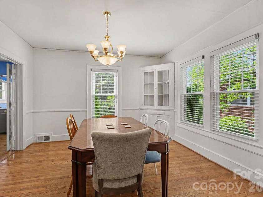 404 Fairview Drive, Lexington, NC 27292.  MLS# CAR4396950, YatesRealty ID 42937. 