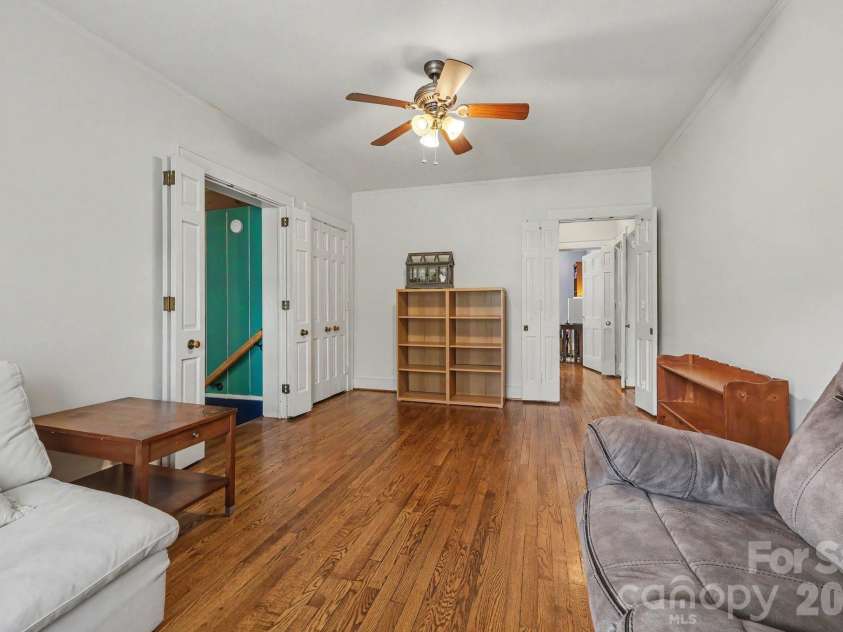 404 Fairview Drive, Lexington, NC 27292.  MLS# CAR4396950, YatesRealty ID 42937. 