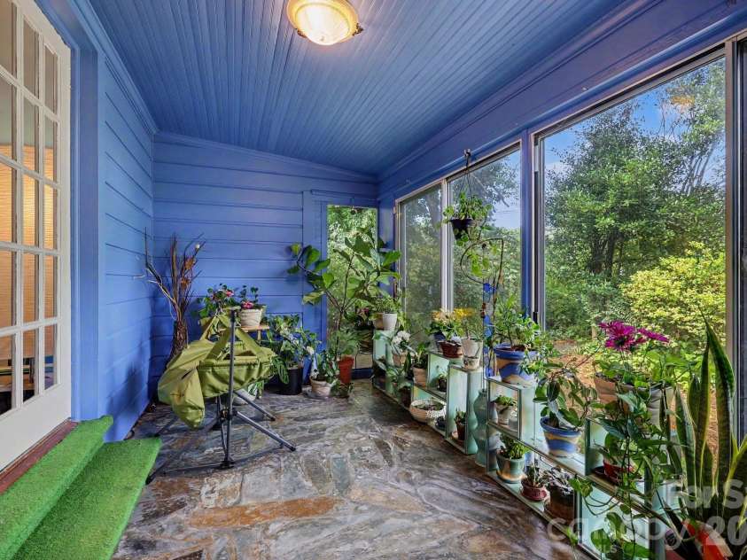 404 Fairview Drive, Lexington, NC 27292.  MLS# CAR4396950, YatesRealty ID 42937. 