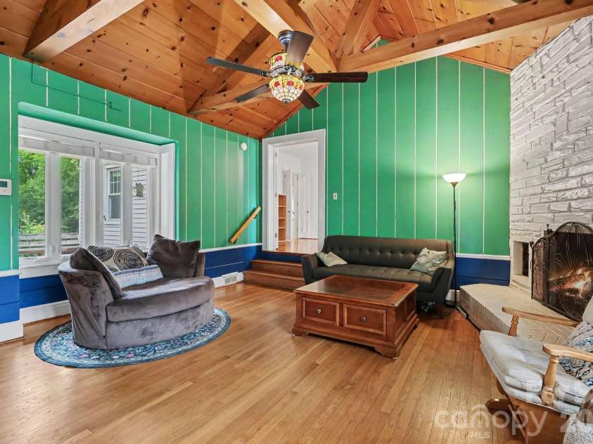 404 Fairview Drive, Lexington, NC 27292.  MLS# CAR4396950, YatesRealty ID 42937. 