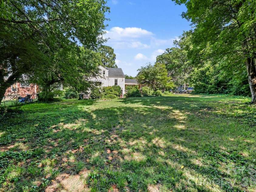 404 Fairview Drive, Lexington, NC 27292.  MLS# CAR4396950, YatesRealty ID 42937. 