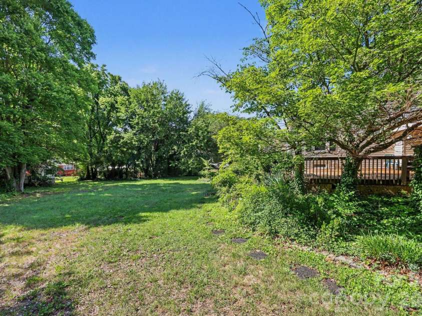 404 Fairview Drive, Lexington, NC 27292.  MLS# CAR4396950, YatesRealty ID 42937. 