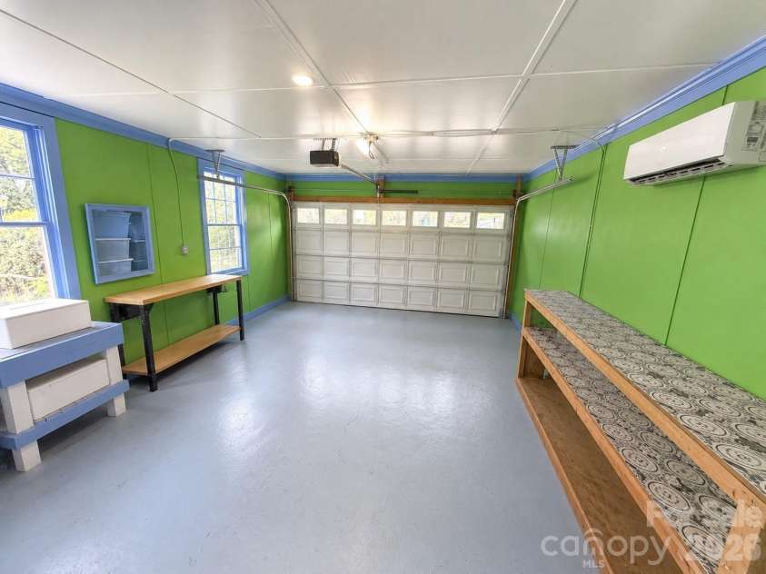 404 Fairview Drive, Lexington, NC 27292.  MLS# CAR4396950, YatesRealty ID 42937. 