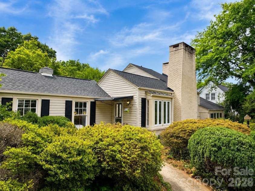 404 Fairview Drive, Lexington, NC 27292.  MLS# CAR4396950, YatesRealty ID 42937. 
