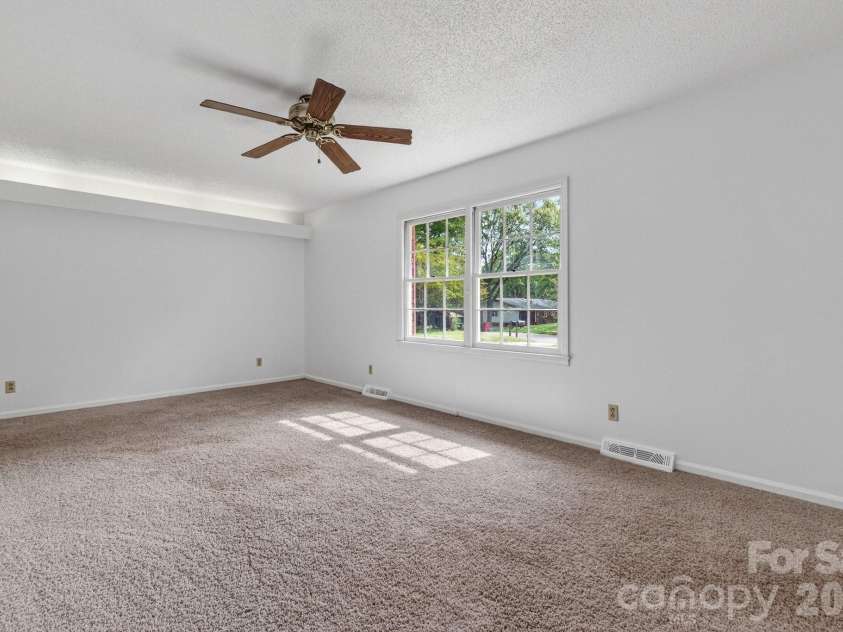 710 Twin Oaks Road, Davidson, NC 28036.  MLS# CAR4369099, YatesRealty ID 42939. 