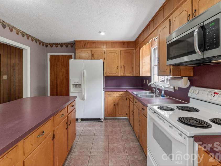 710 Twin Oaks Road, Davidson, NC 28036.  MLS# CAR4369099, YatesRealty ID 42939. 