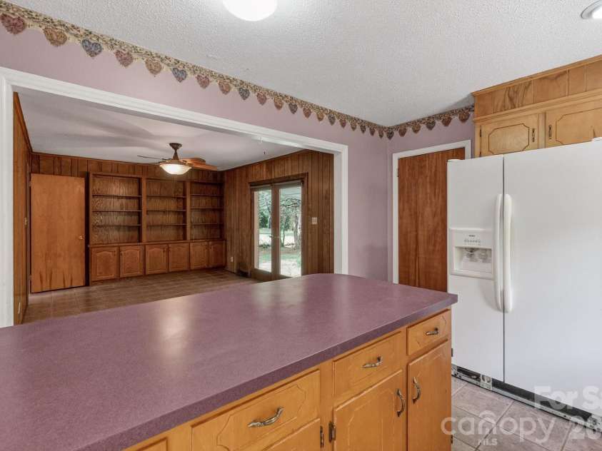 710 Twin Oaks Road, Davidson, NC 28036.  MLS# CAR4369099, YatesRealty ID 42939. 