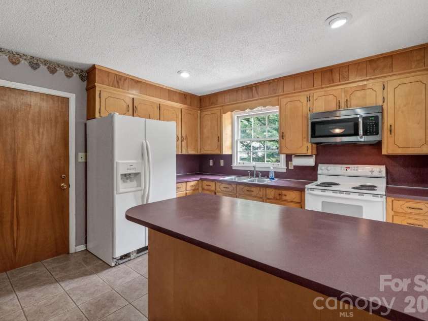 710 Twin Oaks Road, Davidson, NC 28036.  MLS# CAR4369099, YatesRealty ID 42939. 