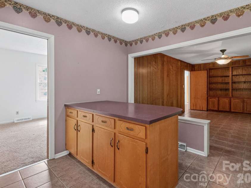 710 Twin Oaks Road, Davidson, NC 28036.  MLS# CAR4369099, YatesRealty ID 42939. 