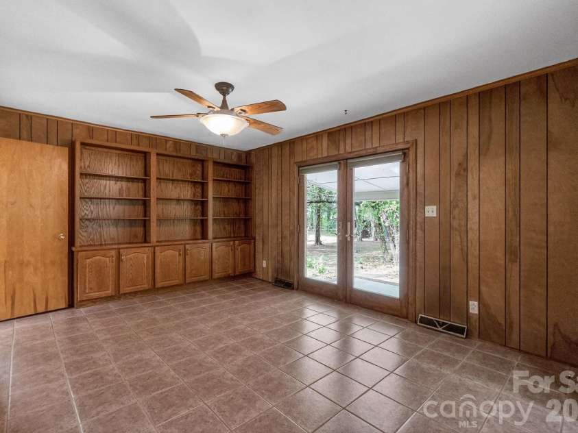 710 Twin Oaks Road, Davidson, NC 28036.  MLS# CAR4369099, YatesRealty ID 42939. 