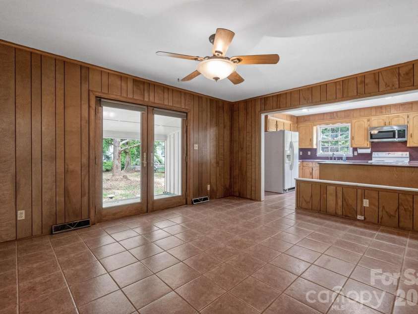 710 Twin Oaks Road, Davidson, NC 28036.  MLS# CAR4369099, YatesRealty ID 42939. 