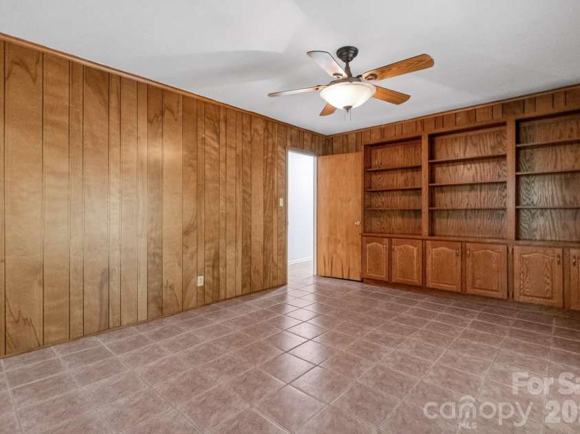 710 Twin Oaks Road, Davidson, NC 28036.  MLS# CAR4369099, YatesRealty ID 42939. 